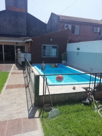 CASA 4 AMBIENTES EN VENTA - JOSE C PAZ