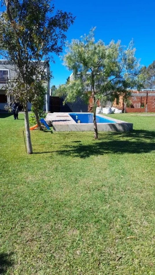 Casa De Dos Plantas Con Pileta En Venta En Villa Rosa