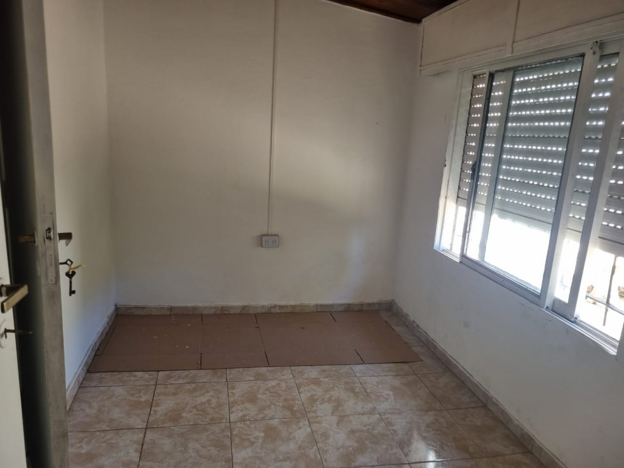 VENTA CASA 4 AMBIENTES CON PARQUE EN VILLA MORRA PILAR