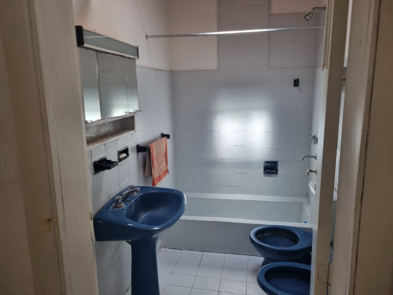 VENTA CASA 4 AMBIENTES CON PARQUE EN VILLA MORRA PILAR