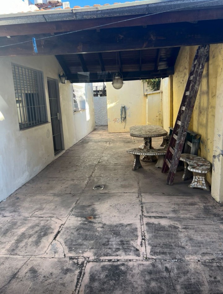 CASA EN PH EN VENTA - 4 AMBIENTES CON PATIO EN VICENTE LOPEZ