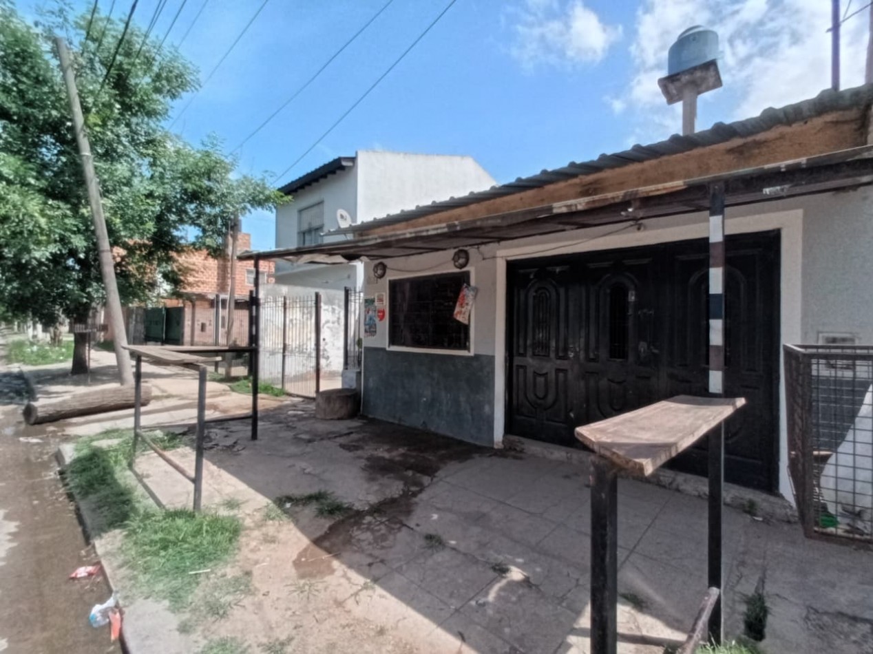 CASA EN VENTA 6 AMB EN CUARTEL V, MORENO