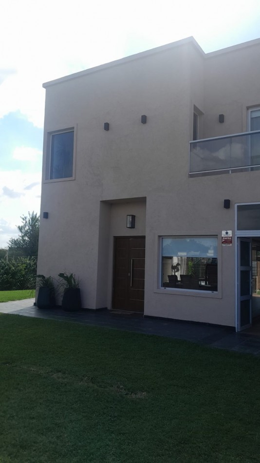 Casa 5 Ambientes Amoblada en Alquiler en el barrio El Overo, Villa Rosa, Pilar