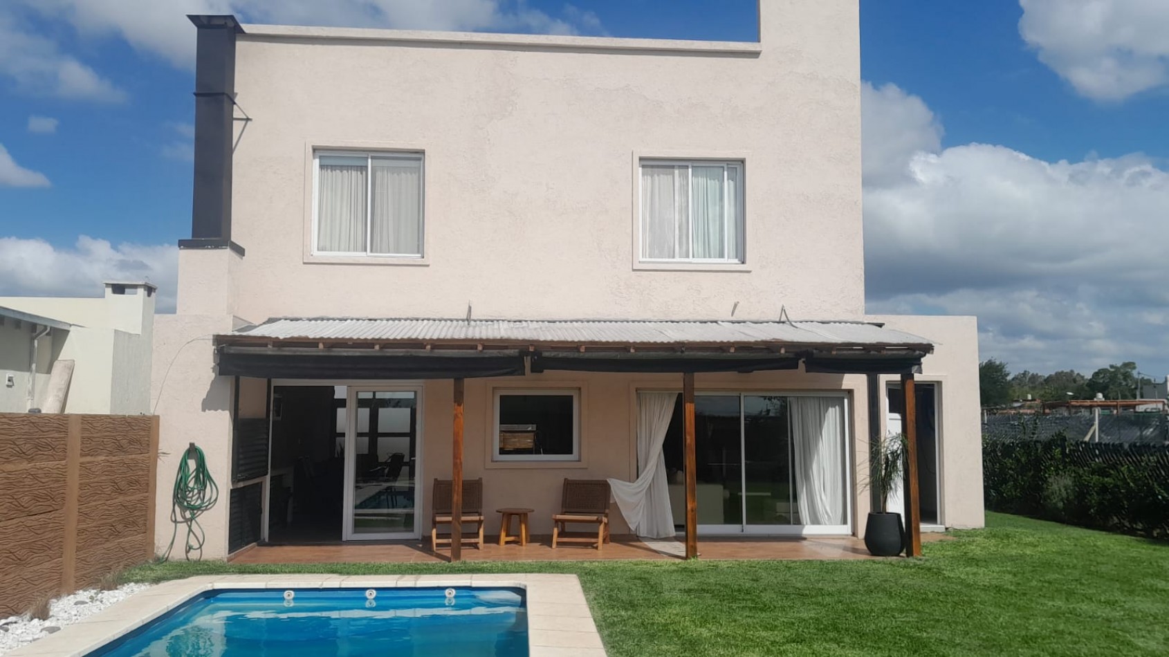 Casa 5 Ambientes Amoblada en Alquiler en el barrio El Overo, Villa Rosa, Pilar