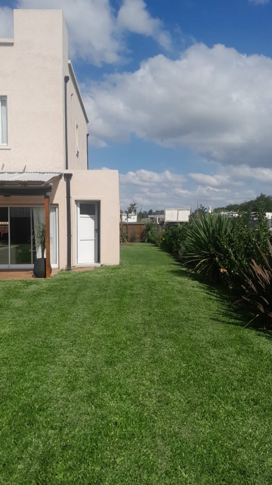 Casa 5 Ambientes Amoblada en Alquiler en el barrio El Overo, Villa Rosa, Pilar