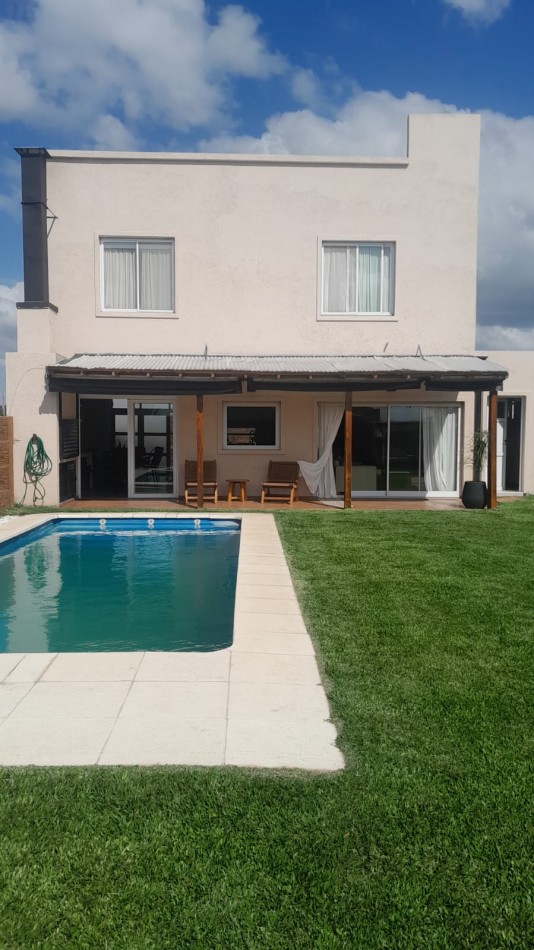 Casa 5 Ambientes Amoblada en Alquiler en el barrio El Overo, Villa Rosa, Pilar