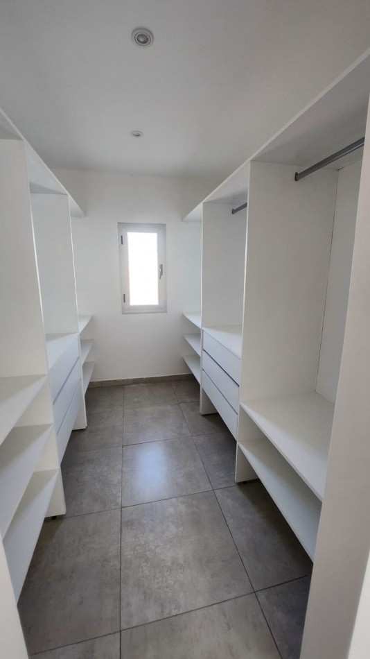 VENTA CASA 4 AMBIENTES BARRIO SANTA LUCIA PILAR DEL ESTE