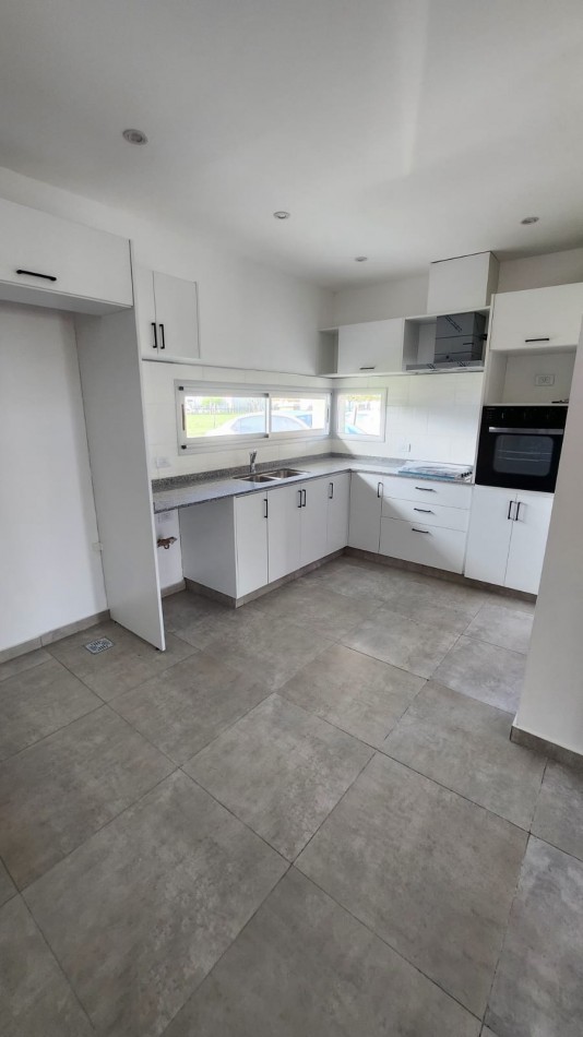 VENTA CASA 4 AMBIENTES BARRIO SANTA LUCIA PILAR DEL ESTE