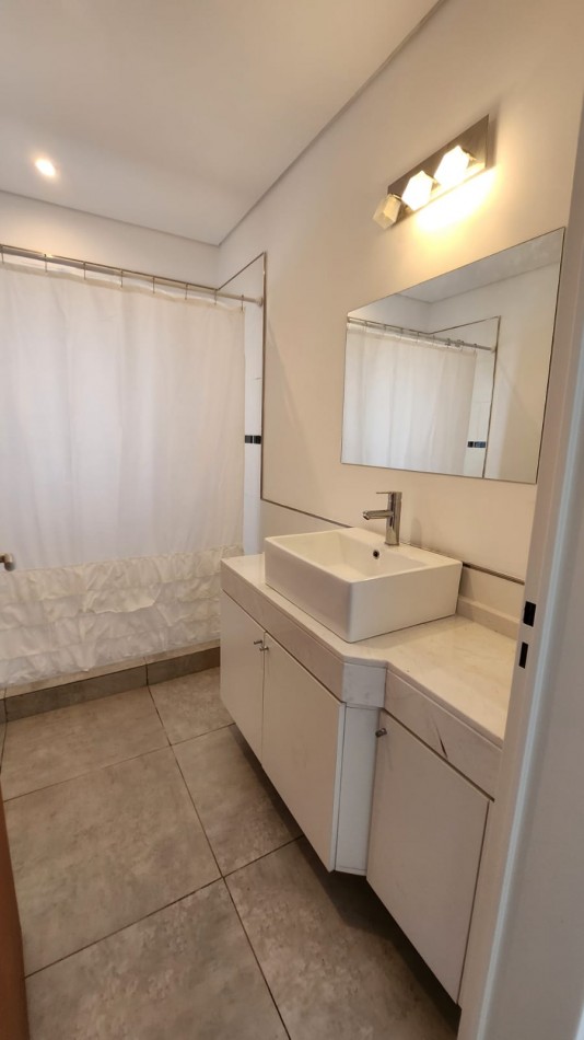 VENTA CASA 4 AMBIENTES BARRIO SANTA LUCIA PILAR DEL ESTE