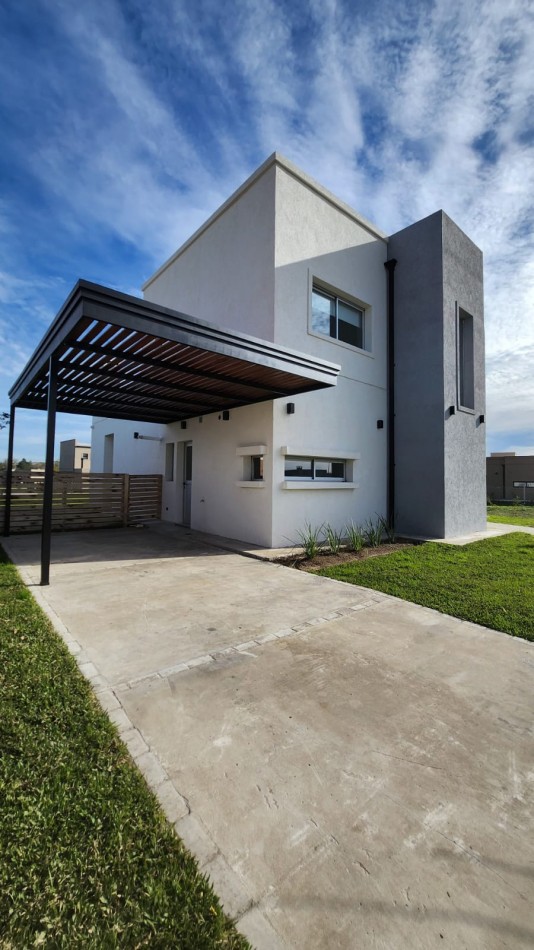 VENTA CASA 4 AMBIENTES BARRIO SANTA LUCIA PILAR DEL ESTE