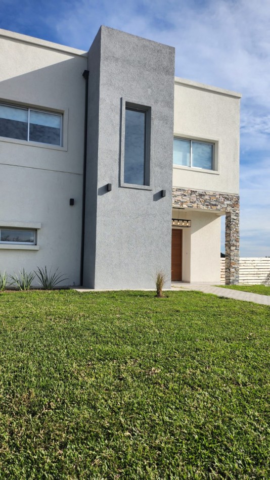 VENTA CASA 4 AMBIENTES BARRIO SANTA LUCIA PILAR DEL ESTE