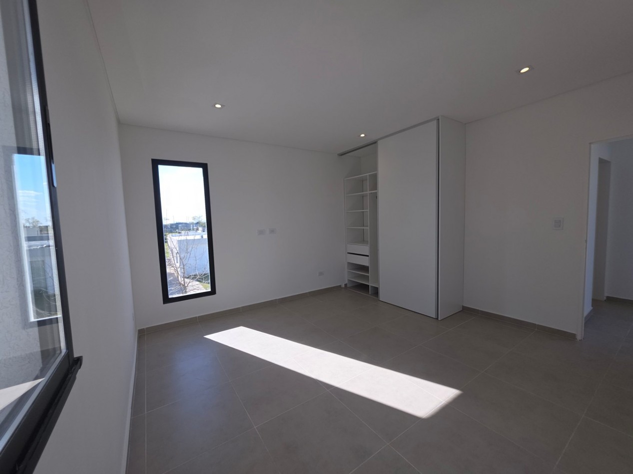 VENTA CASA DE 7 AMBIENTES EN SANTA LUCIA, PILAR DEL ESTE