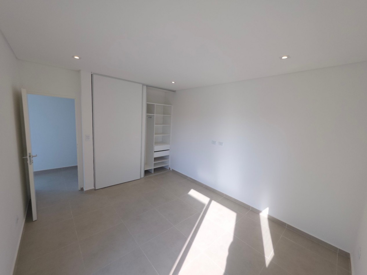 VENTA CASA DE 7 AMBIENTES EN SANTA LUCIA, PILAR DEL ESTE
