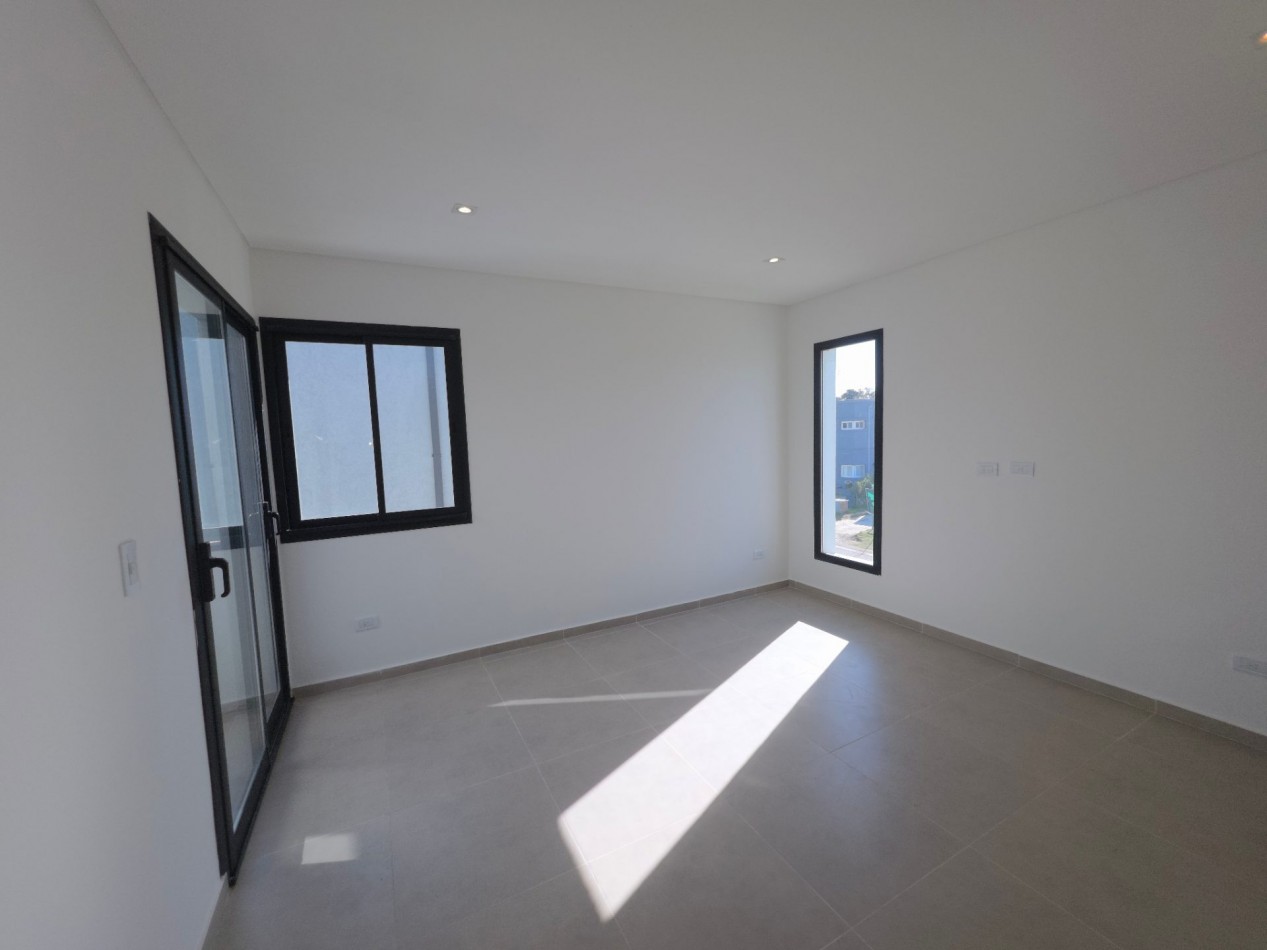 VENTA CASA DE 7 AMBIENTES EN SANTA LUCIA, PILAR DEL ESTE