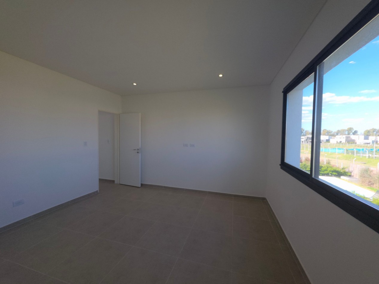 VENTA CASA DE 7 AMBIENTES EN SANTA LUCIA, PILAR DEL ESTE