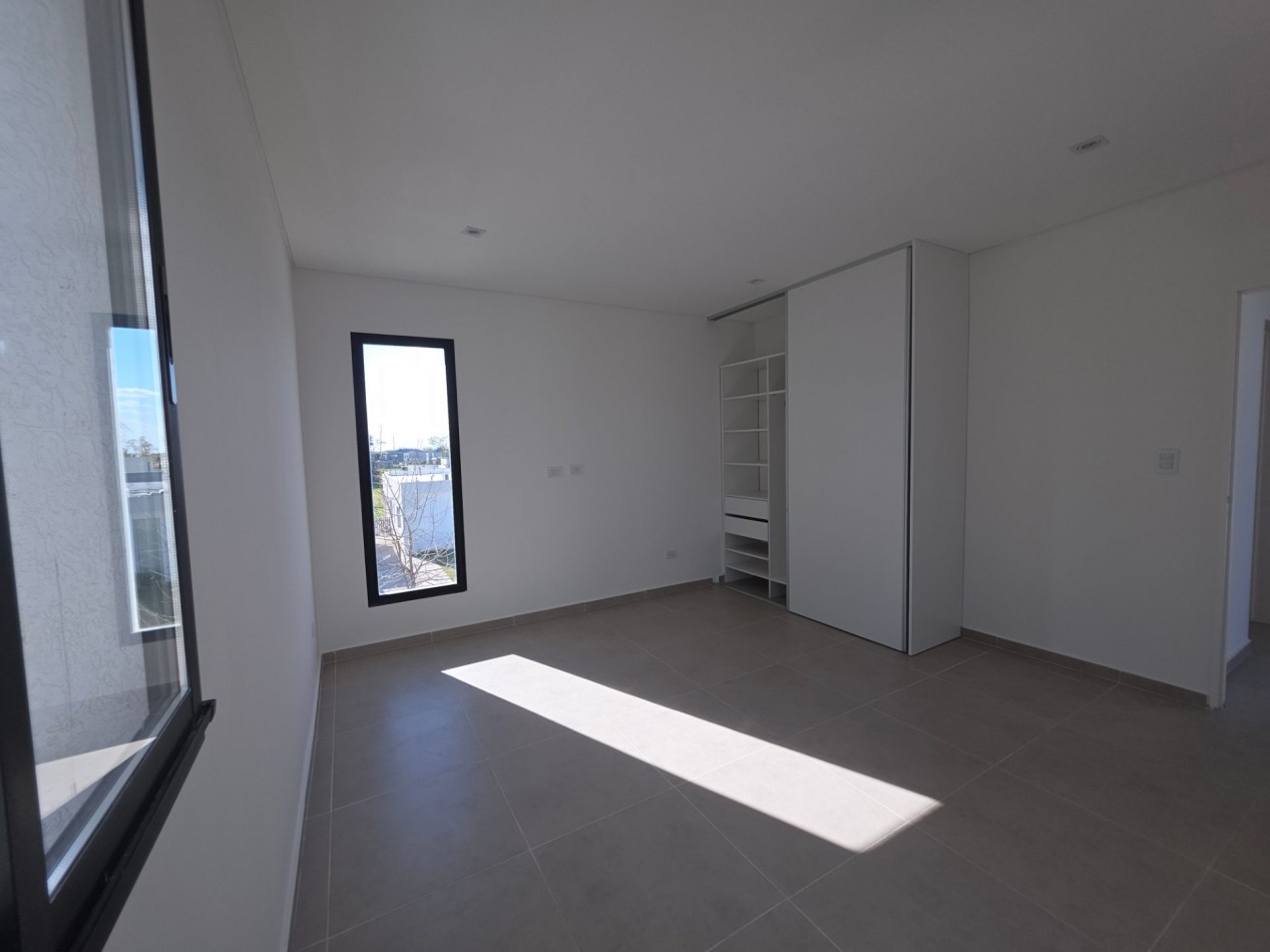 VENTA CASA DE 7 AMBIENTES EN SANTA LUCIA, PILAR DEL ESTE