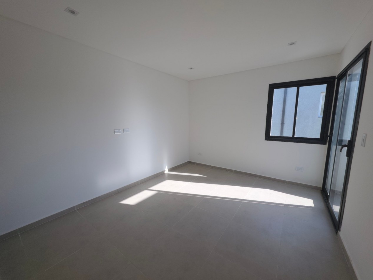 VENTA CASA DE 7 AMBIENTES EN SANTA LUCIA, PILAR DEL ESTE