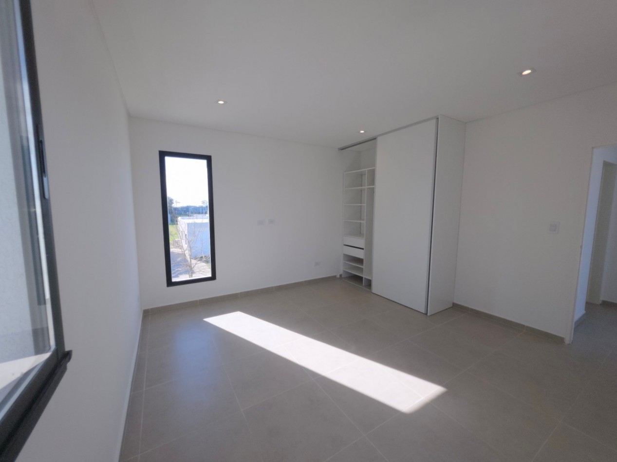 VENTA CASA DE 7 AMBIENTES EN SANTA LUCIA, PILAR DEL ESTE