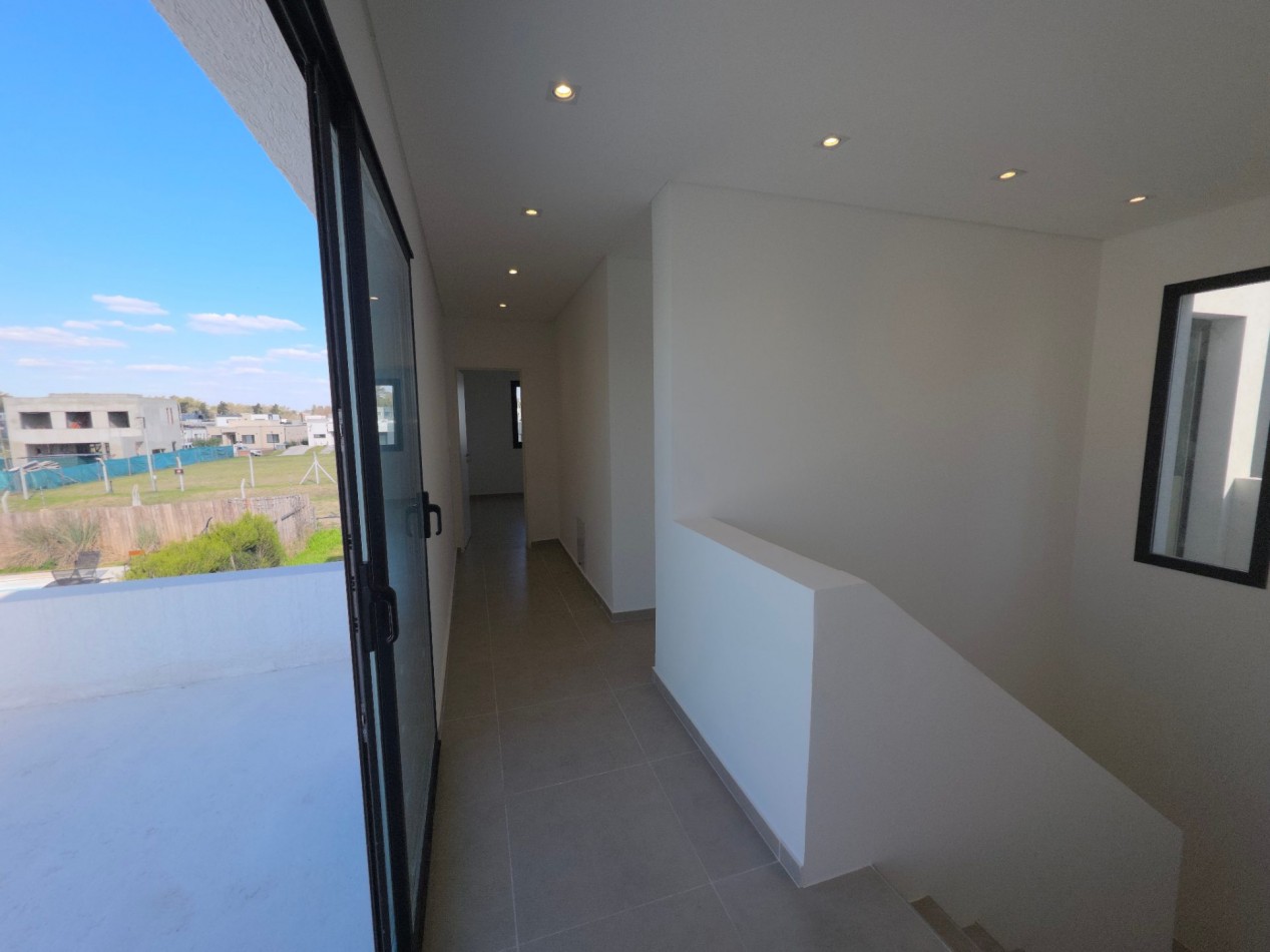 VENTA CASA DE 7 AMBIENTES EN SANTA LUCIA, PILAR DEL ESTE