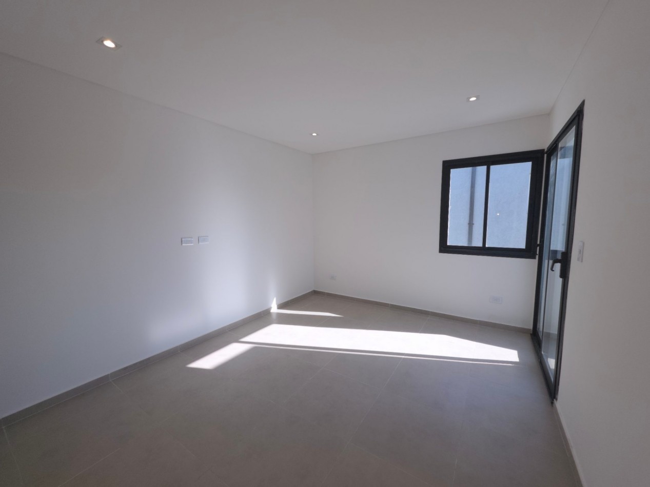 VENTA CASA DE 7 AMBIENTES EN SANTA LUCIA, PILAR DEL ESTE