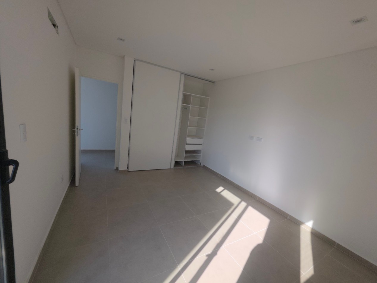 VENTA CASA DE 7 AMBIENTES EN SANTA LUCIA, PILAR DEL ESTE