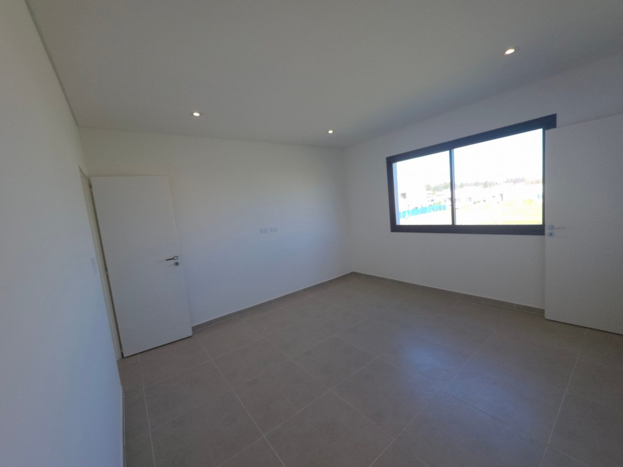 VENTA CASA DE 7 AMBIENTES EN SANTA LUCIA, PILAR DEL ESTE