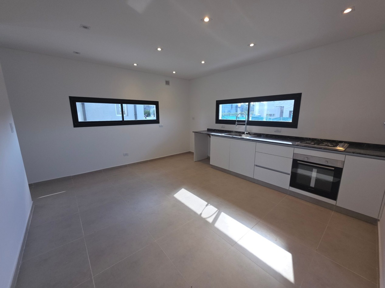 VENTA CASA DE 7 AMBIENTES EN SANTA LUCIA, PILAR DEL ESTE