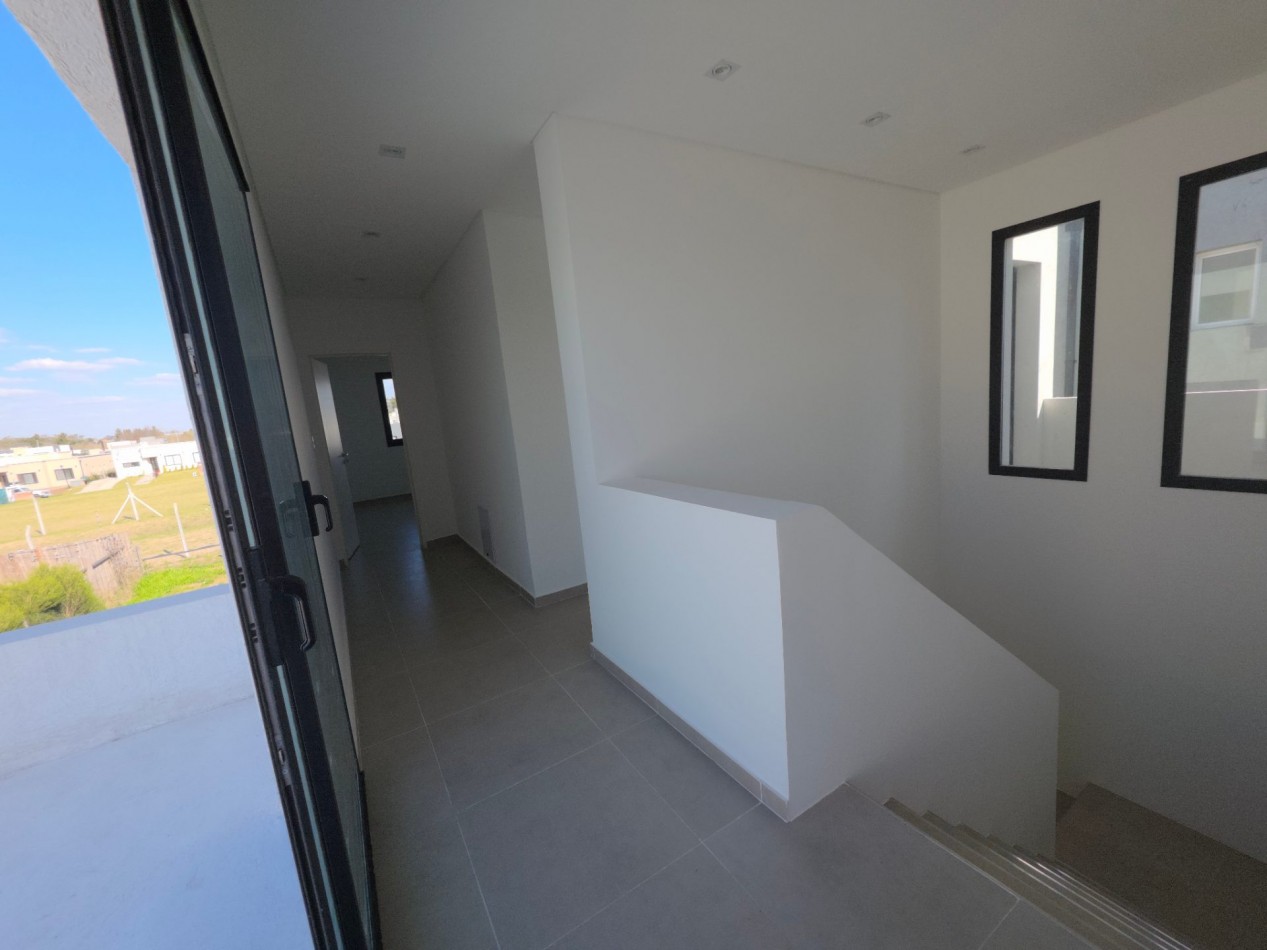 VENTA CASA DE 7 AMBIENTES EN SANTA LUCIA, PILAR DEL ESTE