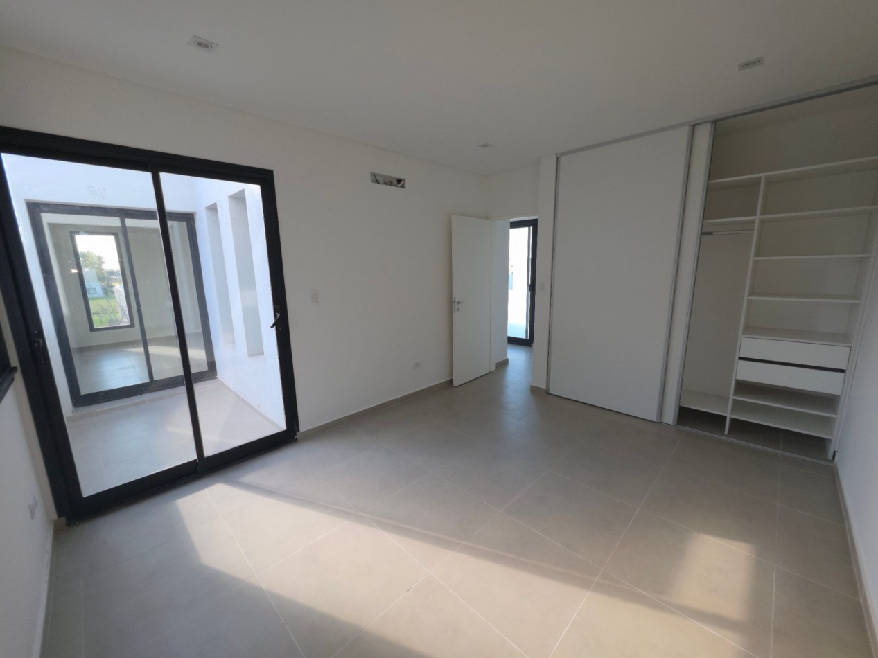 VENTA CASA DE 7 AMBIENTES EN SANTA LUCIA, PILAR DEL ESTE