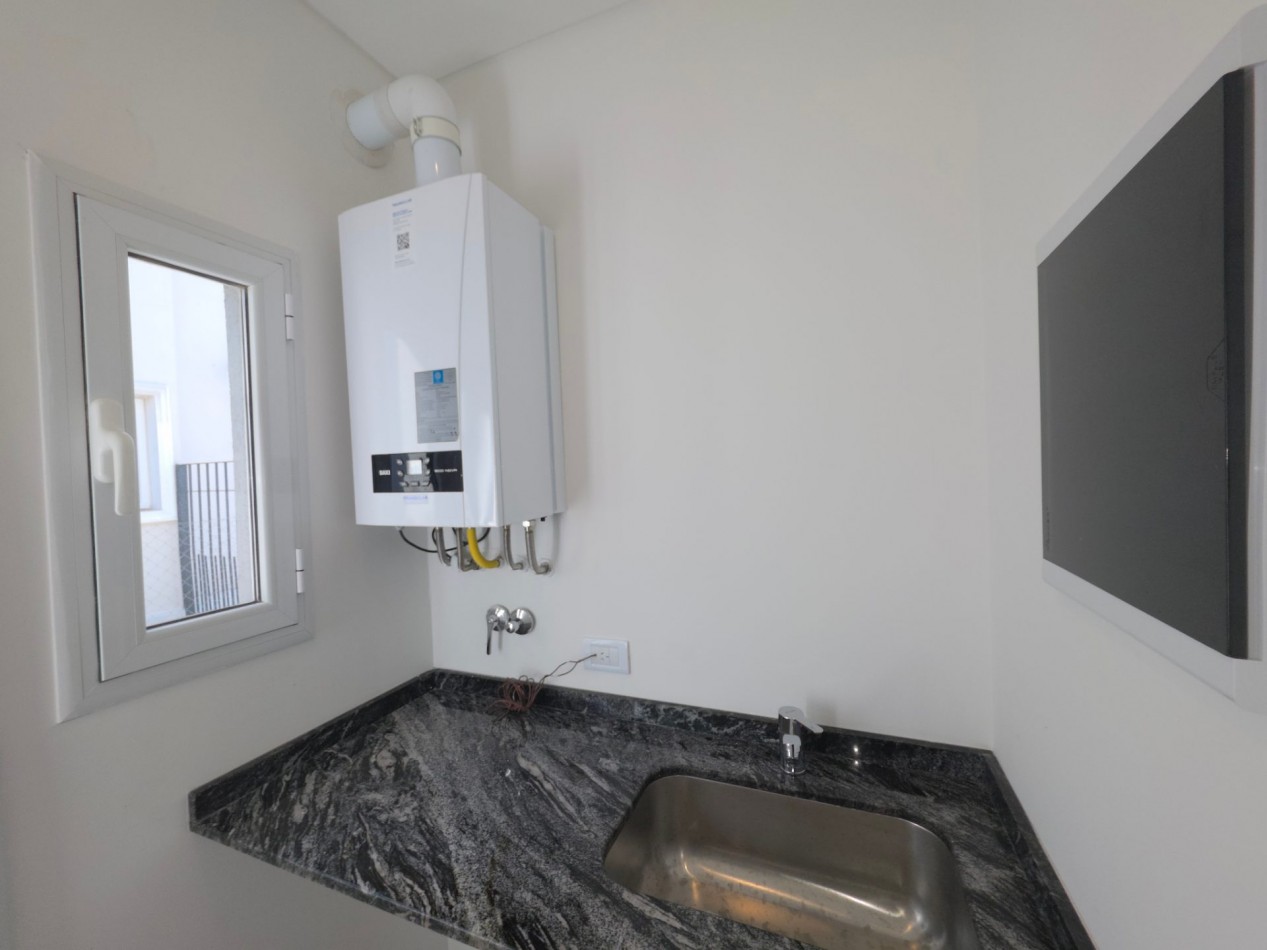 VENTA CASA DE 5 AMBIENTES EN SANTA LUCIA, PILAR DEL ESTE