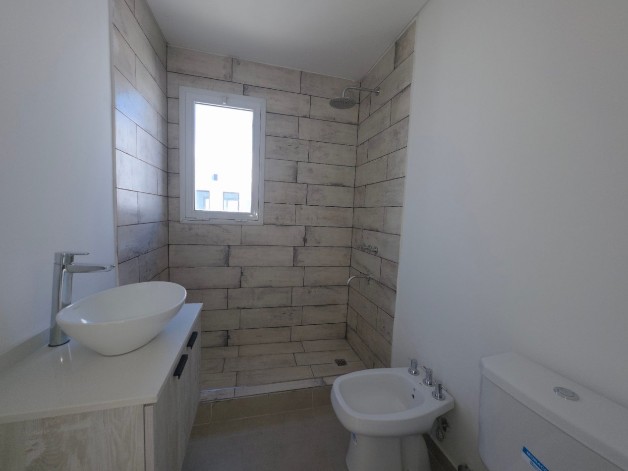 VENTA CASA DE 5 AMBIENTES EN SANTA LUCIA, PILAR DEL ESTE