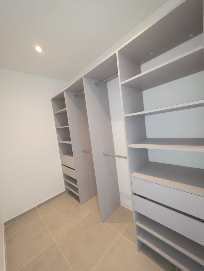 VENTA CASA DE 5 AMBIENTES EN SANTA LUCIA, PILAR DEL ESTE