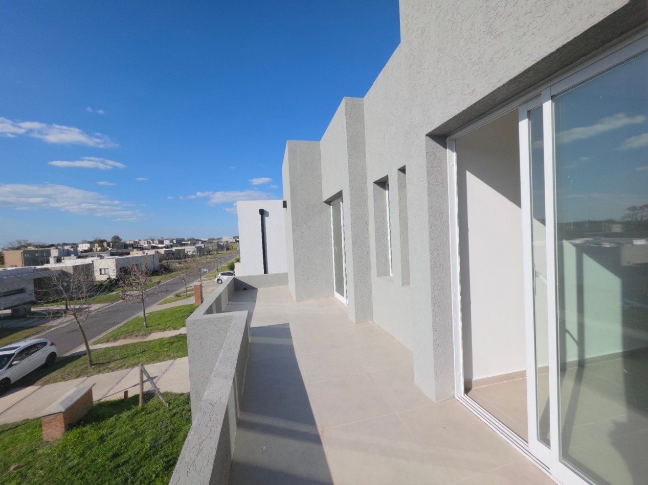 VENTA CASA DE 5 AMBIENTES EN SANTA LUCIA, PILAR DEL ESTE