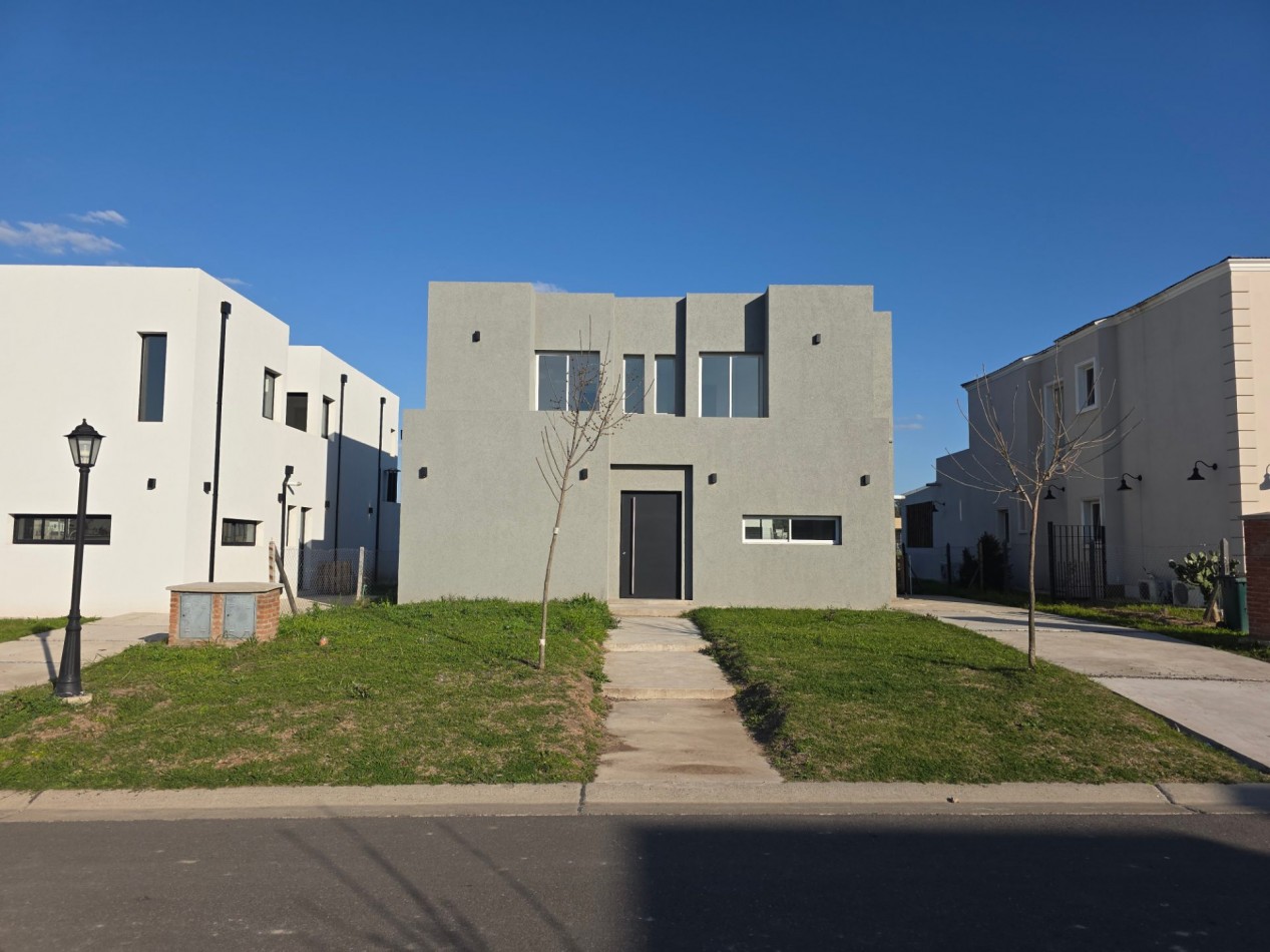VENTA CASA DE 5 AMBIENTES EN SANTA LUCIA, PILAR DEL ESTE