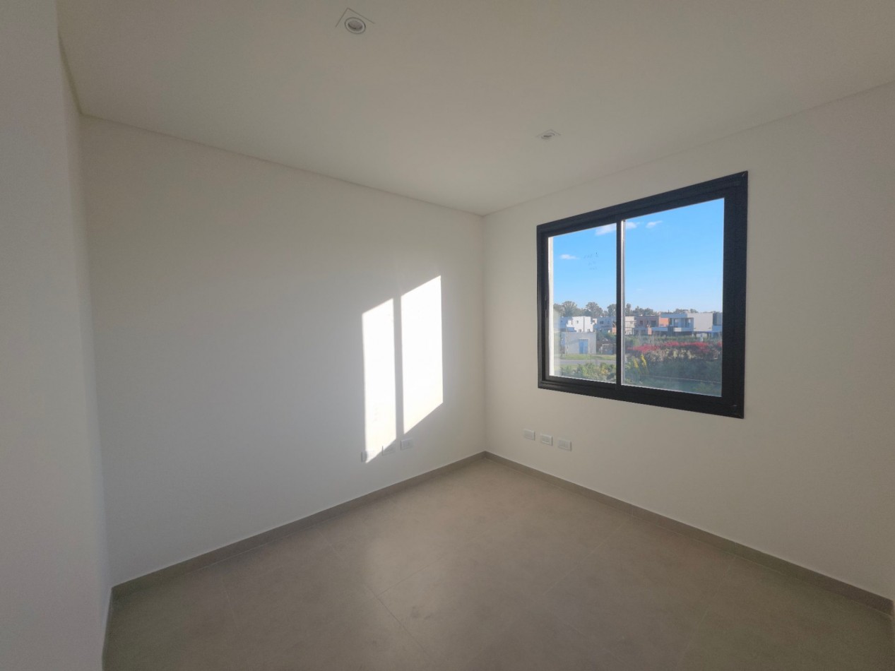 VENTA CASA DE 7 AMBIENTES EN SANTA LUCIA, PILAR DEL ESTE
