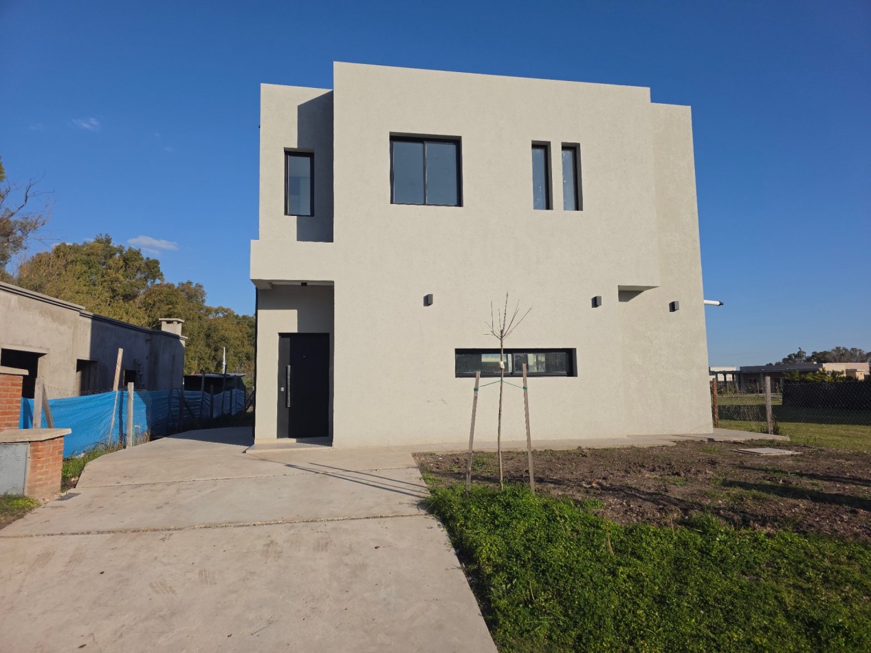VENTA CASA DE 7 AMBIENTES EN SANTA LUCIA, PILAR DEL ESTE