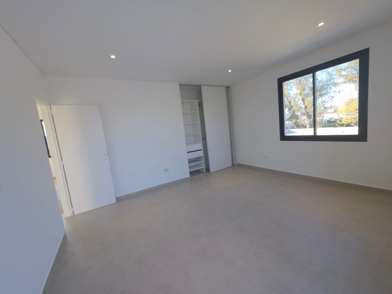 VENTA CASA DE 7 AMBIENTES EN SANTA LUCIA, PILAR DEL ESTE