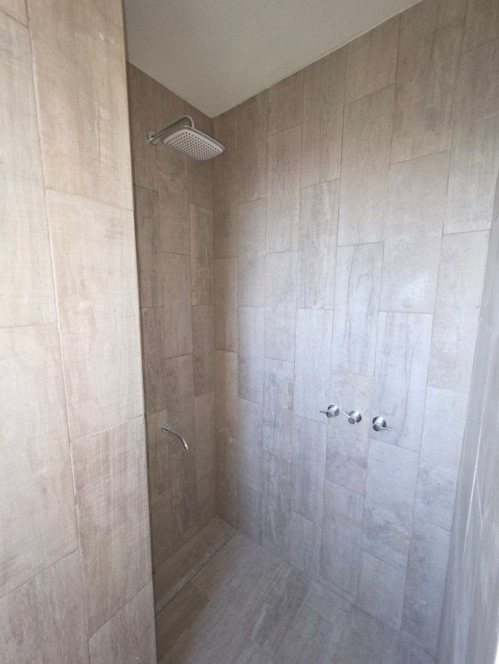 VENTA CASA DE 7 AMBIENTES EN SANTA LUCIA, PILAR DEL ESTE