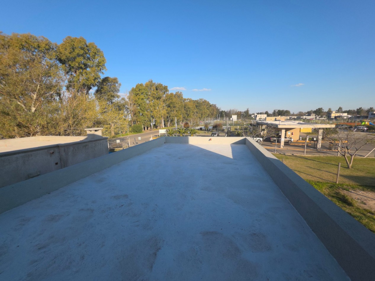 VENTA CASA DE 7 AMBIENTES EN SANTA LUCIA, PILAR DEL ESTE