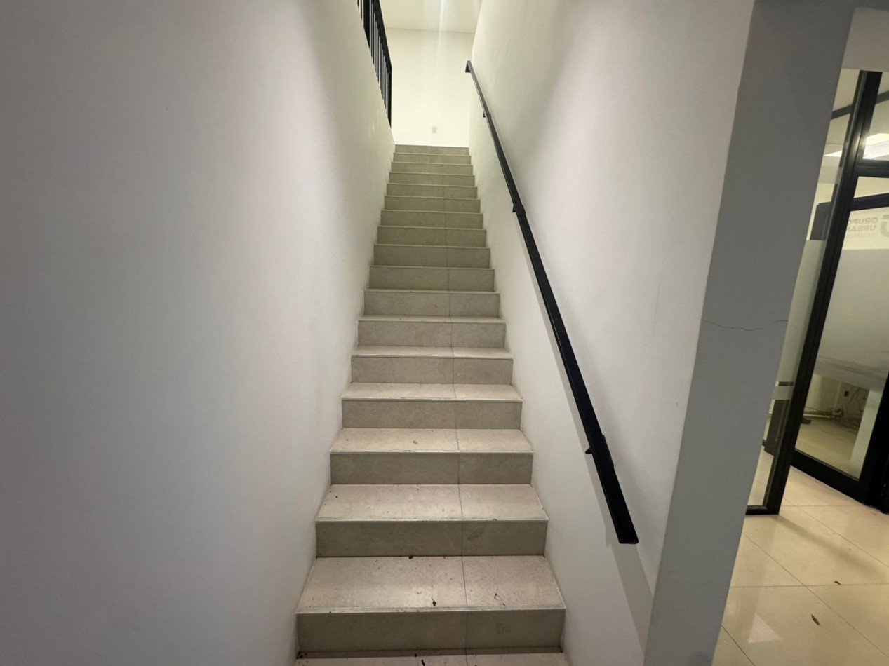 LOCAL COMERCIAL EN ALQUILER - EXCELENTE UBICACION EN PILAR - A METROS DE PANAMERICANA Y RUTA 25