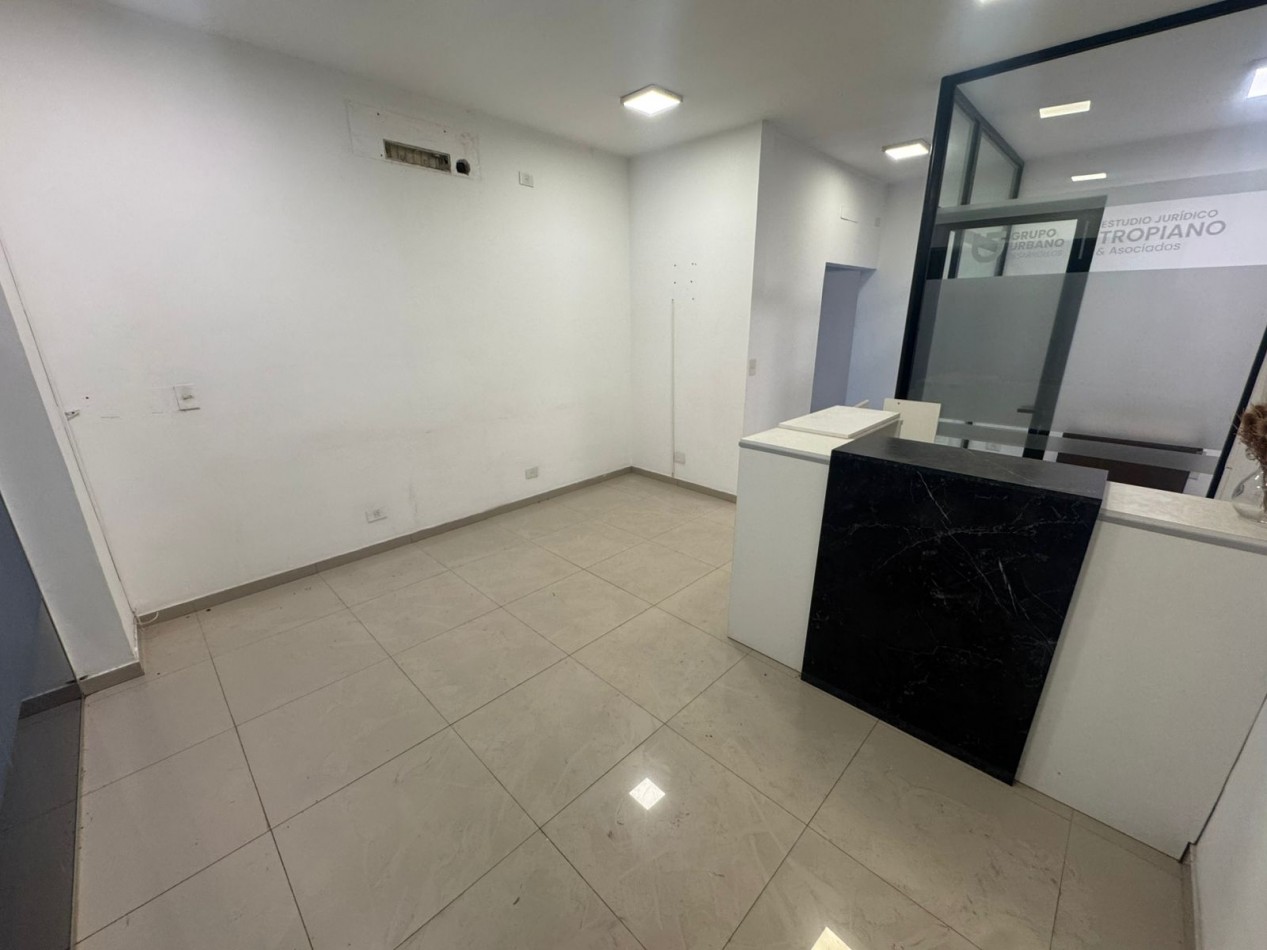 LOCAL COMERCIAL EN ALQUILER - EXCELENTE UBICACION EN PILAR - A METROS DE PANAMERICANA Y RUTA 25