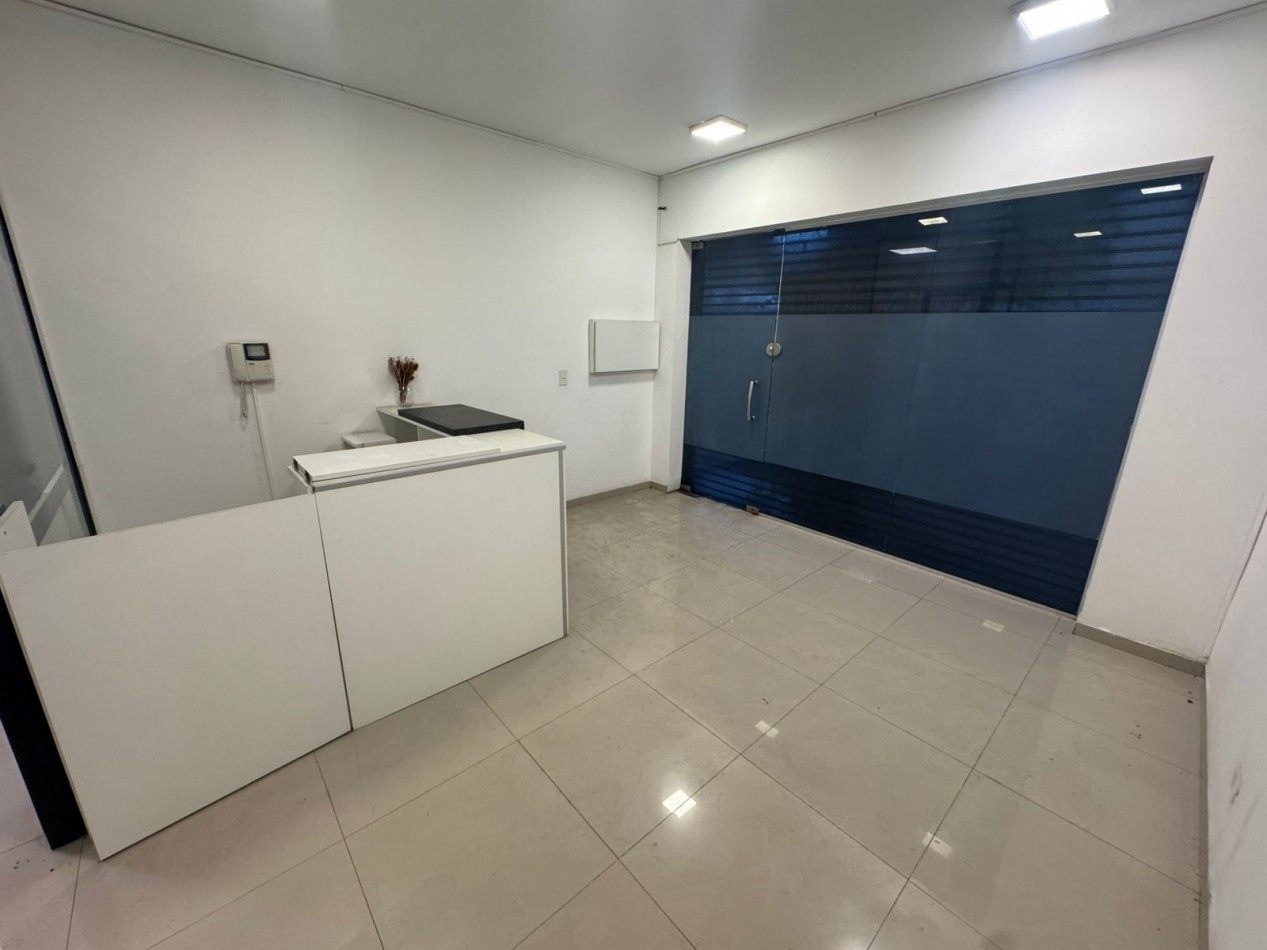 LOCAL COMERCIAL EN ALQUILER - EXCELENTE UBICACION EN PILAR - A METROS DE PANAMERICANA Y RUTA 25
