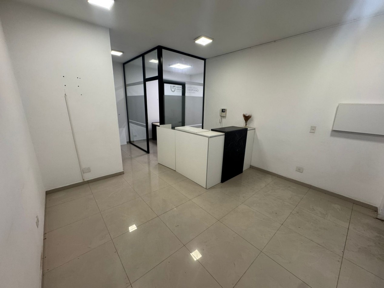 LOCAL COMERCIAL EN ALQUILER - EXCELENTE UBICACION EN PILAR - A METROS DE PANAMERICANA Y RUTA 25