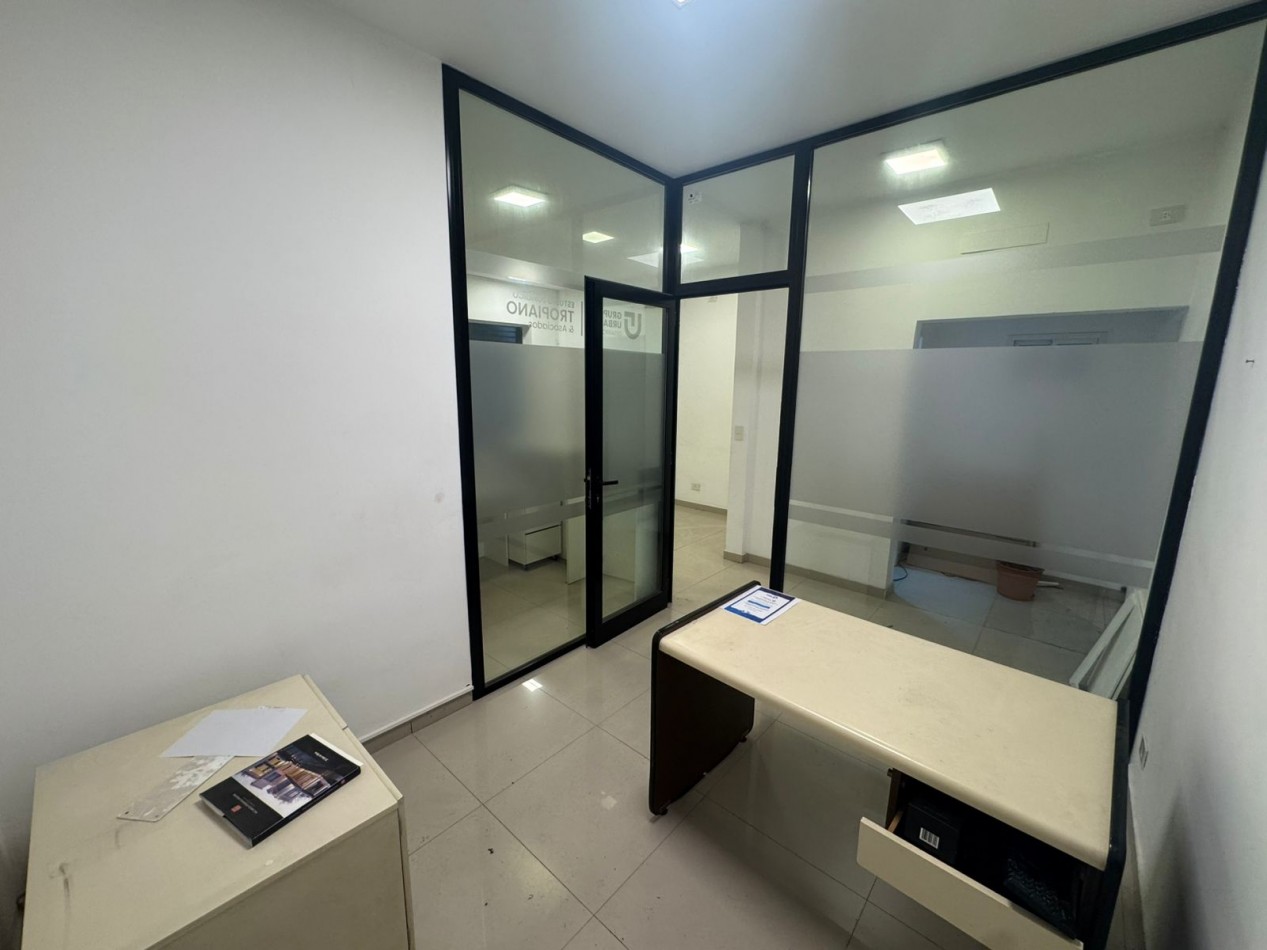 LOCAL COMERCIAL EN ALQUILER - EXCELENTE UBICACION EN PILAR - A METROS DE PANAMERICANA Y RUTA 25