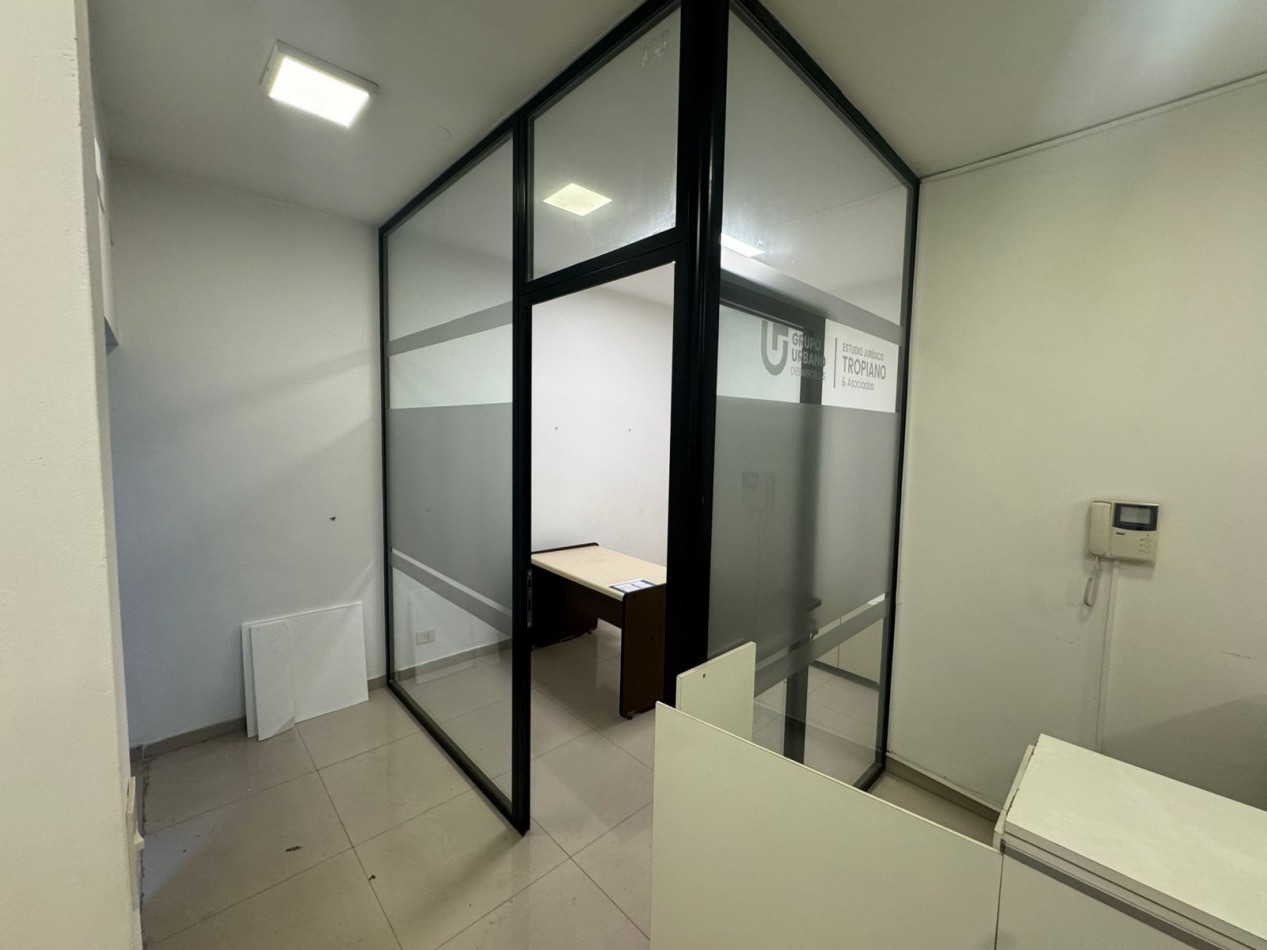 LOCAL COMERCIAL EN ALQUILER - EXCELENTE UBICACION EN PILAR - A METROS DE PANAMERICANA Y RUTA 25