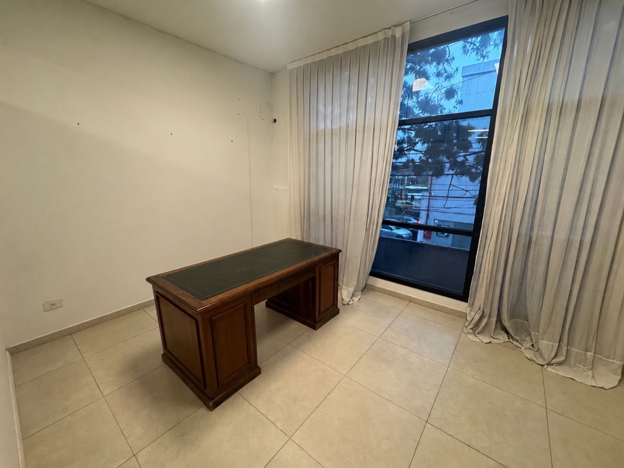 LOCAL COMERCIAL EN ALQUILER - EXCELENTE UBICACION EN PILAR - A METROS DE PANAMERICANA Y RUTA 25