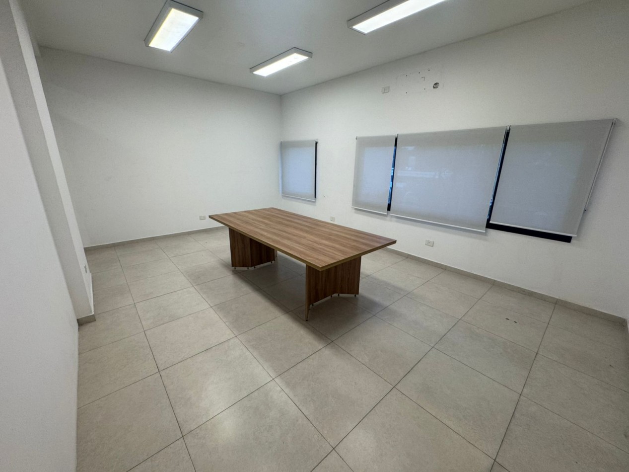 LOCAL COMERCIAL EN ALQUILER - EXCELENTE UBICACION EN PILAR - A METROS DE PANAMERICANA Y RUTA 25