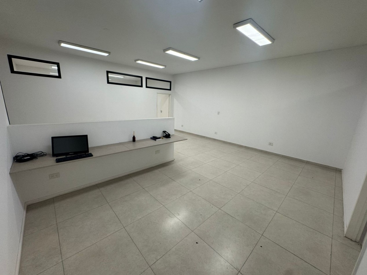 LOCAL COMERCIAL EN ALQUILER - EXCELENTE UBICACION EN PILAR - A METROS DE PANAMERICANA Y RUTA 25
