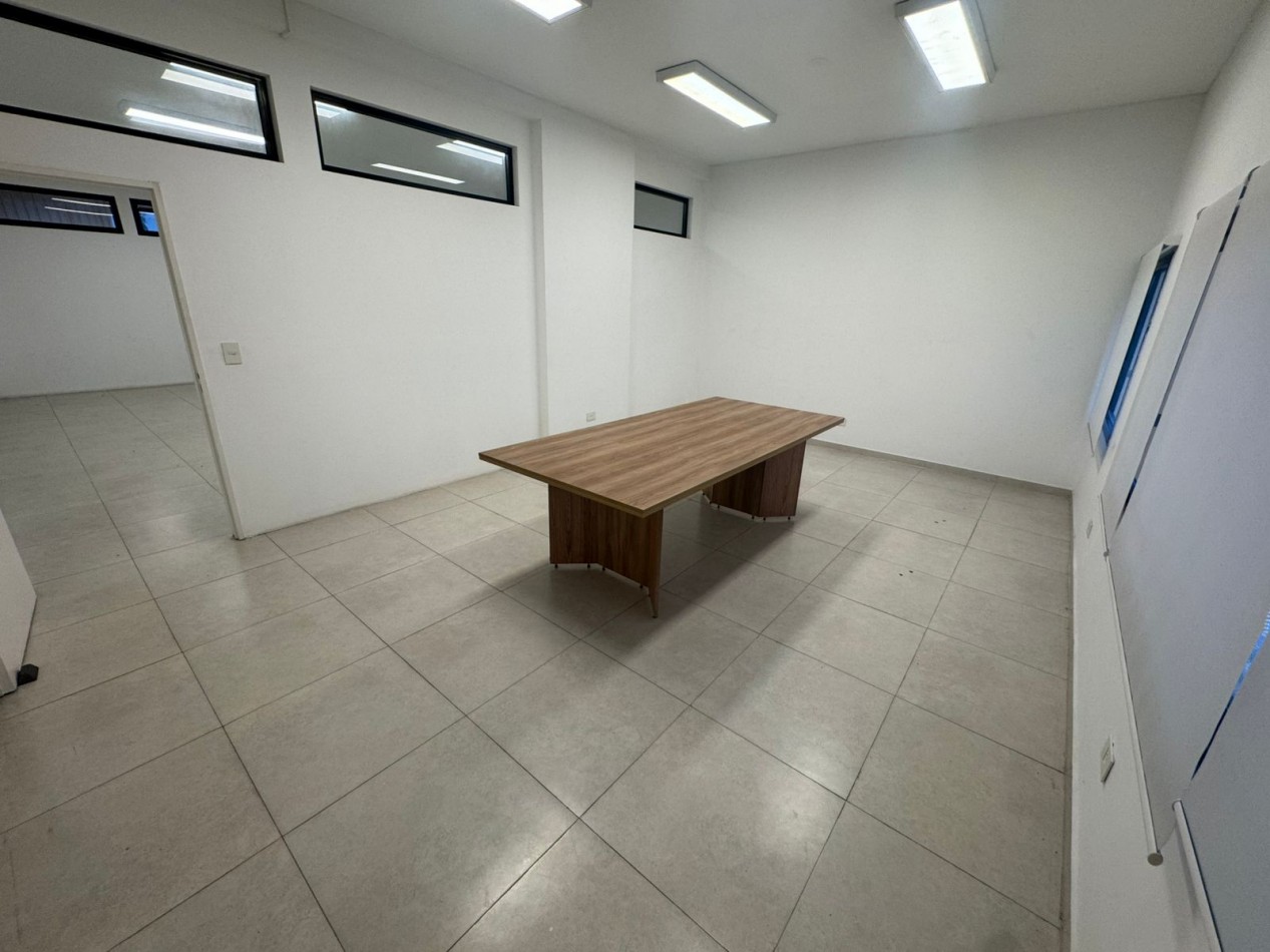 LOCAL COMERCIAL EN ALQUILER - EXCELENTE UBICACION EN PILAR - A METROS DE PANAMERICANA Y RUTA 25