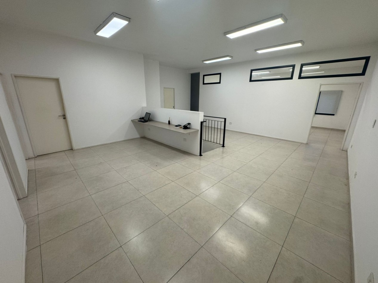 LOCAL COMERCIAL EN ALQUILER - EXCELENTE UBICACION EN PILAR - A METROS DE PANAMERICANA Y RUTA 25